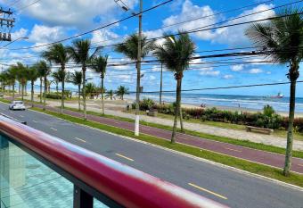 Apto c/ 2 Sacadas | Frente ao Mar na V. Mirim - M012 has Balcony rooms