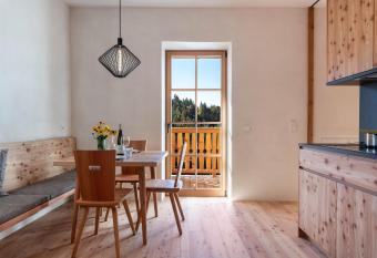 Hof im Thal Apt L  rche has Balcony rooms