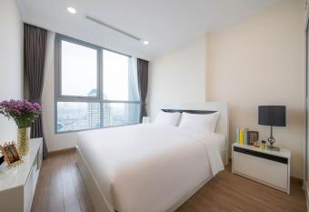 Luxury Vinhomes Central Park Humi Apartment has Balcony rooms