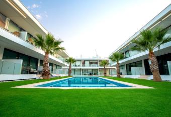 Luxe nieuwbouw penthouse op 600 m van het strand! has Balcony rooms