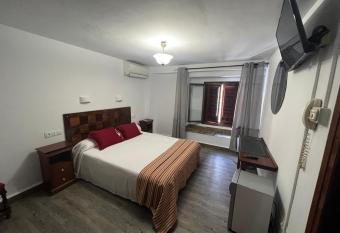 Hostal Colon Antequera has Balcony rooms