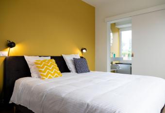 Tuss allows 18 year olds to book a room