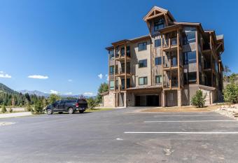 Clearwater Lofts Building 1 by Summit County Mountain Retreats has Balcony rooms