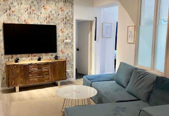 Erholsame City-Erdgeschosswohnung mit Veranda und Parkplatz D46EG has Balcony rooms