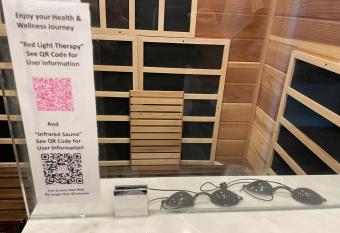 Private Pool & Spa ** Steps to Old Town ** Sanatized has rooms with a private hot tub