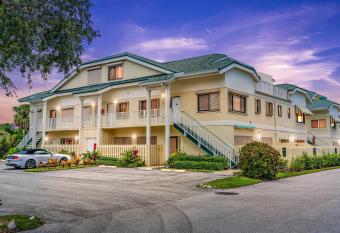 One Love by the Beach #2 has Balcony rooms