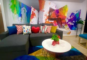 2 Rec  maras, Hasta 7 Pax Con Alberca Y Gym allows 18 year olds to book a room