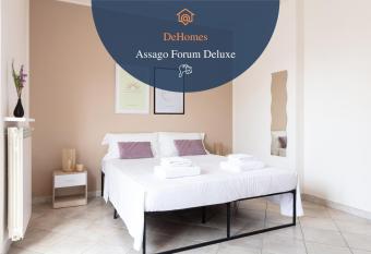 DeHomes - Assago Forum has rooms with a private hot tub