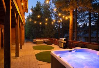 High Altitude Hideaway With Jacuzzi & Game Room has Balcony rooms
