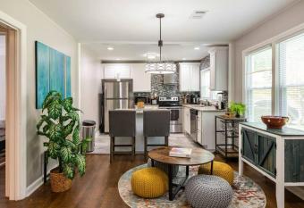 Atl Cozy 3 Bedroom 10 Mins from Airport has Balcony rooms