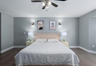 Great Value Holiday Home has rooms with a private hot tub