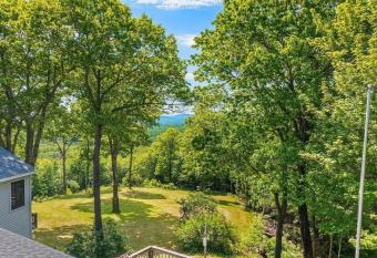 SPACIOUS Lake Sunapee Mountain Home*2 MIN TO LAKE! has Balcony rooms