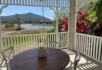 Lakeside Central Apartment has Balcony rooms