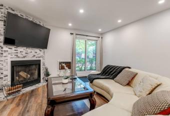 Renovated 2 bedroom condo in Glenn Abbey Oakville has Balcony rooms