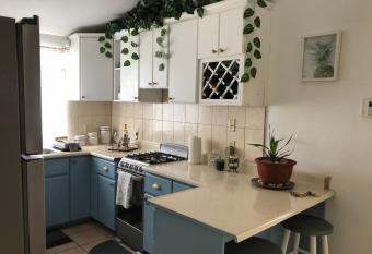 Cozy blue house allows 18 year olds to book a room