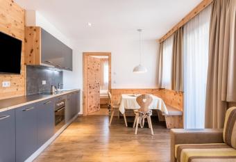 Marialisa Apt Tulpe has Balcony rooms