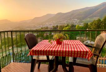 Casa Rosanna - COMFORT and SUPER VIEW allows 18 year olds to book a room