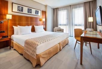 Exe Ciudad de C  rdoba allows 18 year olds to book a room