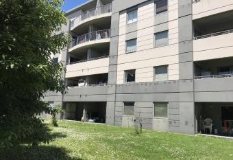 Nice and tidy 3 bedrooms apartment, free parking has Smoking/Balcony rooms