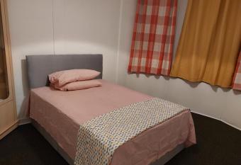 Private Room Near by Glasgow Airport allows 18 year olds to book a room