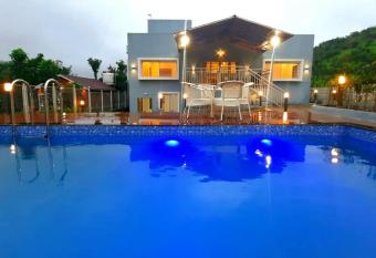 ShadY blue (4BHK Facing Mountains) has Balcony rooms