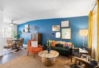 Midtown apt: pool, fire pit & style has Balcony rooms