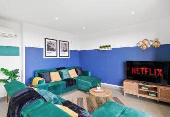 Beautiful Chemlsford Penthouse with Balcony has Balcony rooms