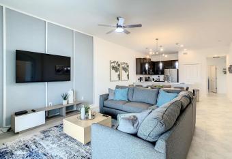 Fresh 2 condo in Four Corners with free resort amenities has rooms with a private hot tub