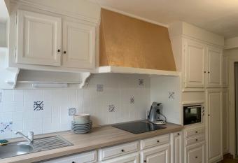 Appartement RDC 9 personnes, 2 chambres, wifi, proche du centre allows 18 year olds to book a room