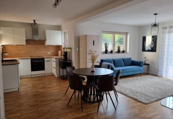 Gem  tliche Premium Ferienwohnung mit Terrasse n  he S-Bahn has Balcony rooms