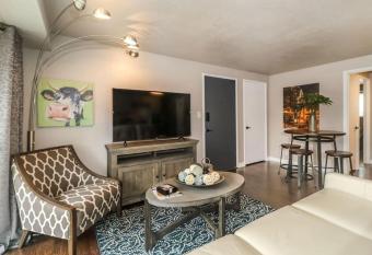 Holly Second Floor 2 King Beds has Balcony rooms