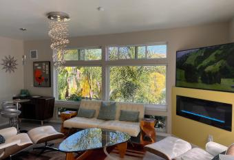 Luxury Suite with Views - San Rafael, Gateway to SF & Wine Country allows 18 year olds to book a room