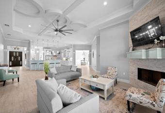 Beautiful Spacious 5Bedroom home near the Beach! has Balcony rooms