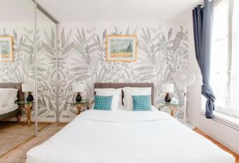 Le Studio Versaillais allows 18 year olds to book a room