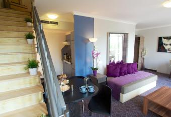 24Hours-Apartment has Balcony rooms