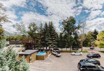 Aspen Mountain Lodge 307 has Balcony rooms