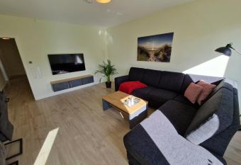 Neue Ferienwohnung mit K  che & Netflix allows 18 year olds to book a room