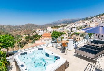 Modern apartment in Competa has Balcony rooms