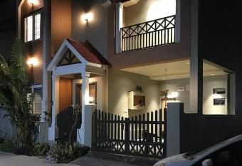 Entire Craftsman house with 2 Bedrooms kitchen and more has Balcony rooms