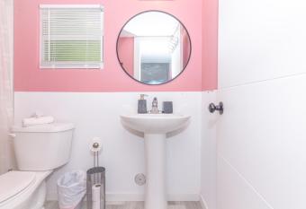 Home Miami - Wynwood area with backyard - Art District near to Beach has rooms with a private hot tub