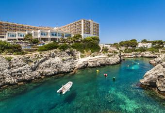 Globales Almirante Farragut has Balcony rooms