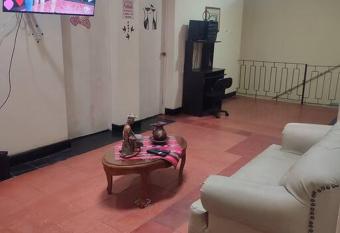 Casa 4 habitaciones grandes en barrio residencial para 9 personas has Balcony rooms