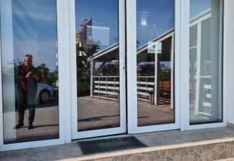 Pensiunea Andreea allows 18 year olds to book a room