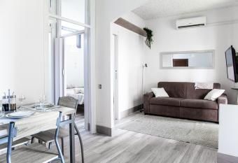 *****Attico in centro con ampio terrazzo has Balcony rooms