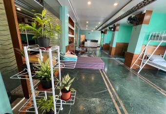 Backpackers hostel allows 18 year olds to book a room