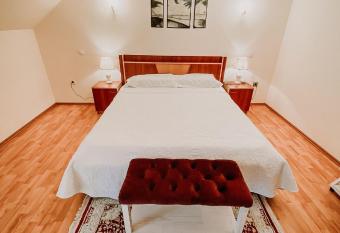 Cosy bedroom for 2 with Balcony in a Family Villa has Balcony rooms