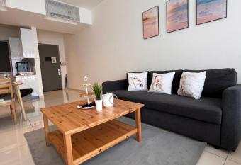 Luxury & Glamorous Suite#Georgetown#InfinityPool#2 BR, Living Room with Double Bed has Balcony rooms