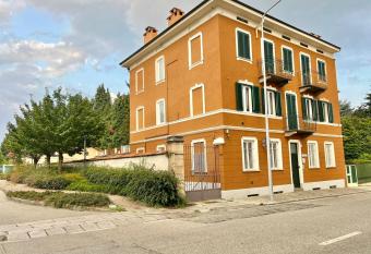 Alloggio Carlotta allows 18 year olds to book a room