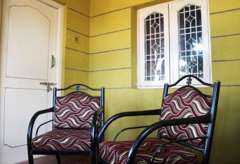 Green Tree Home has Balcony rooms