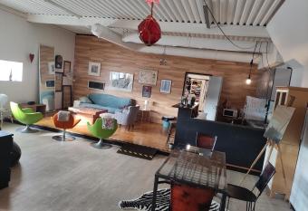 Juhlatila / saunatila 230 m2, Malmi, Tattarisuo allows 18 year olds to book a room